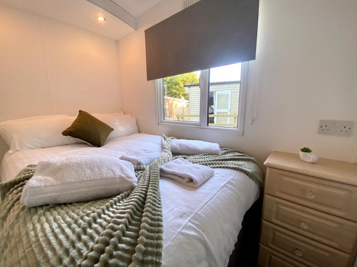 Elletson Park Wood Fired Hot Tubs, Caravans & Pods Pilling Exterior foto