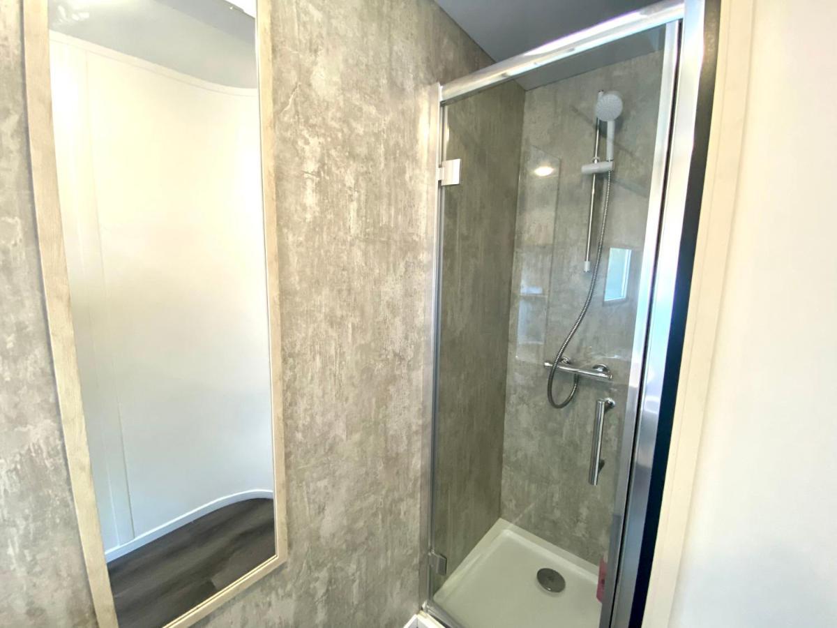 Elletson Park Wood Fired Hot Tubs, Caravans & Pods Pilling Exterior foto