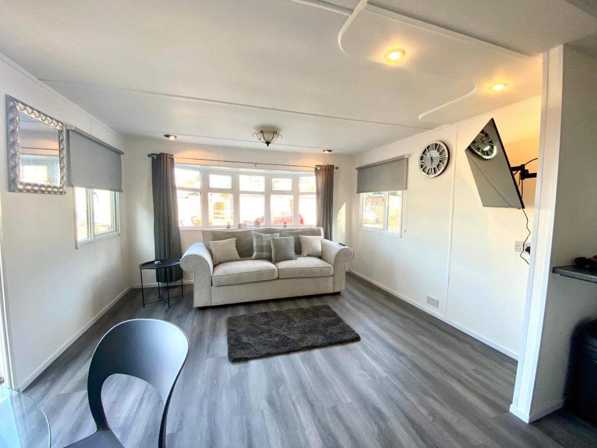 Elletson Park Wood Fired Hot Tubs, Caravans & Pods Pilling Exterior foto