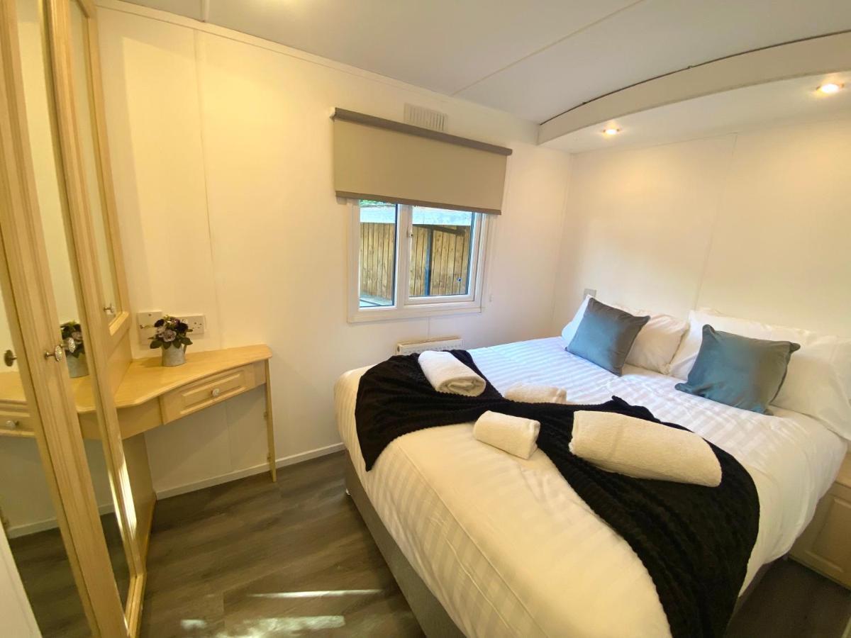 Elletson Park Wood Fired Hot Tubs, Caravans & Pods Pilling Exterior foto