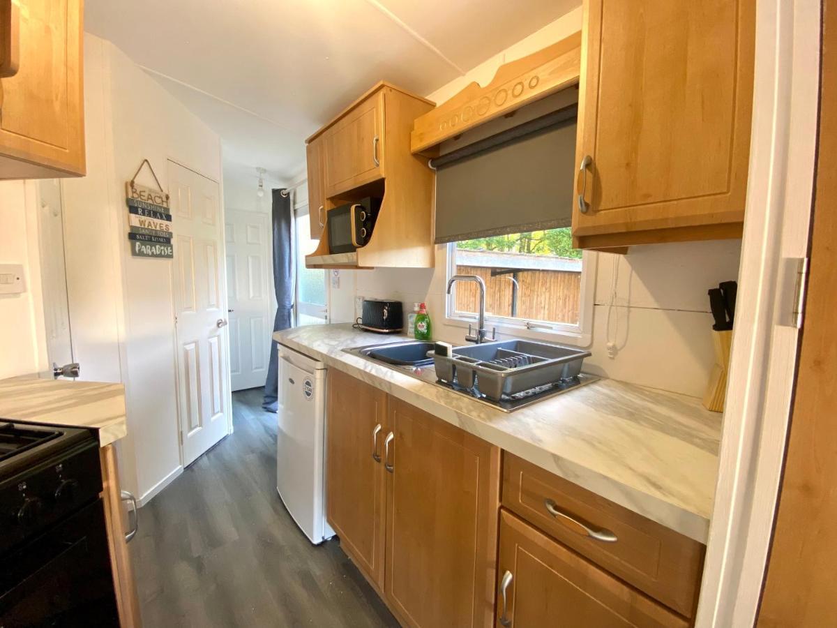Elletson Park Wood Fired Hot Tubs, Caravans & Pods Pilling Exterior foto