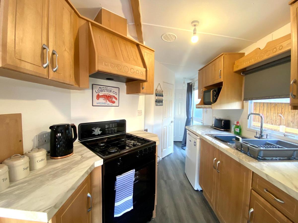 Elletson Park Wood Fired Hot Tubs, Caravans & Pods Pilling Exterior foto
