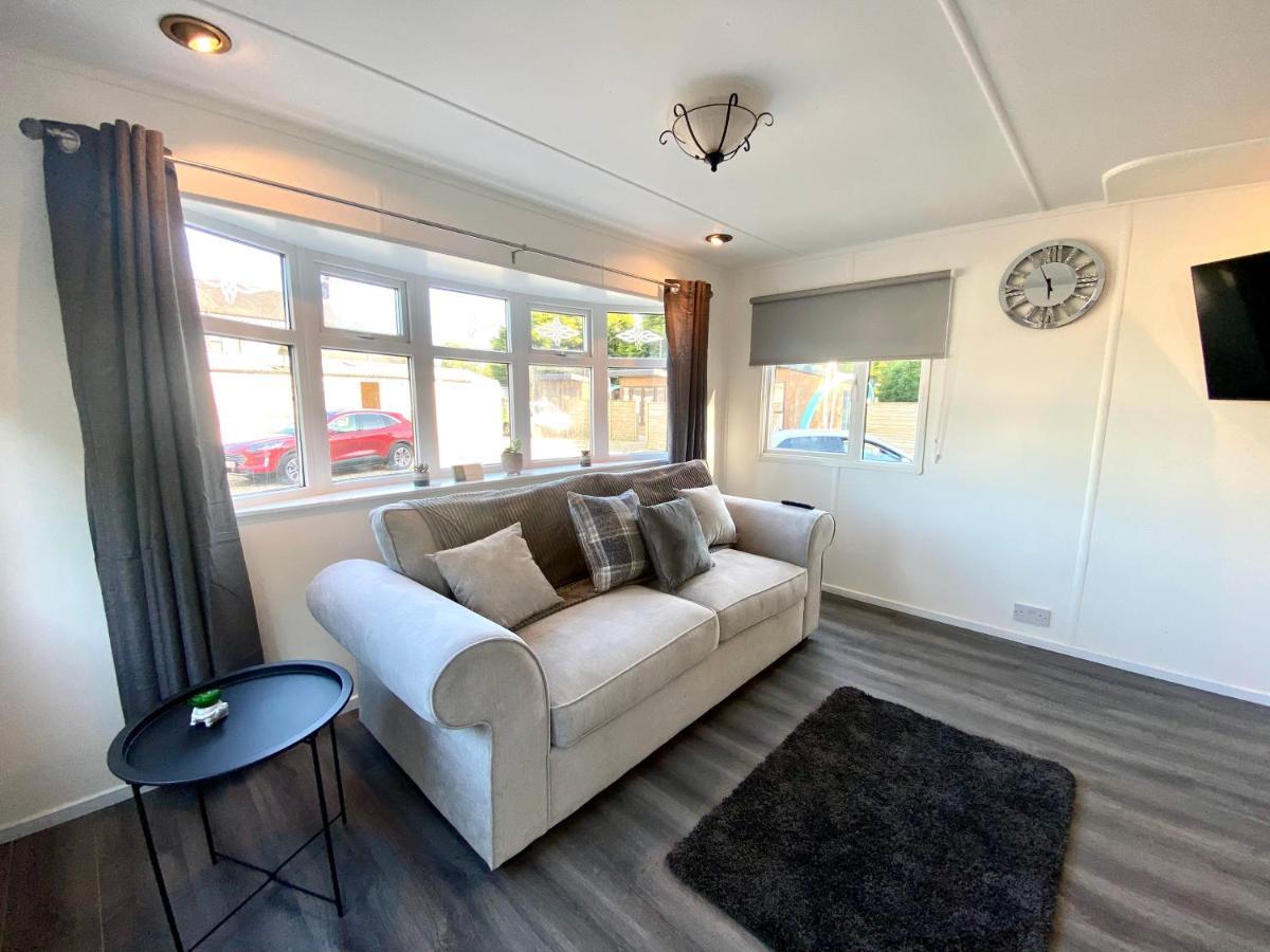 Elletson Park Wood Fired Hot Tubs, Caravans & Pods Pilling Exterior foto