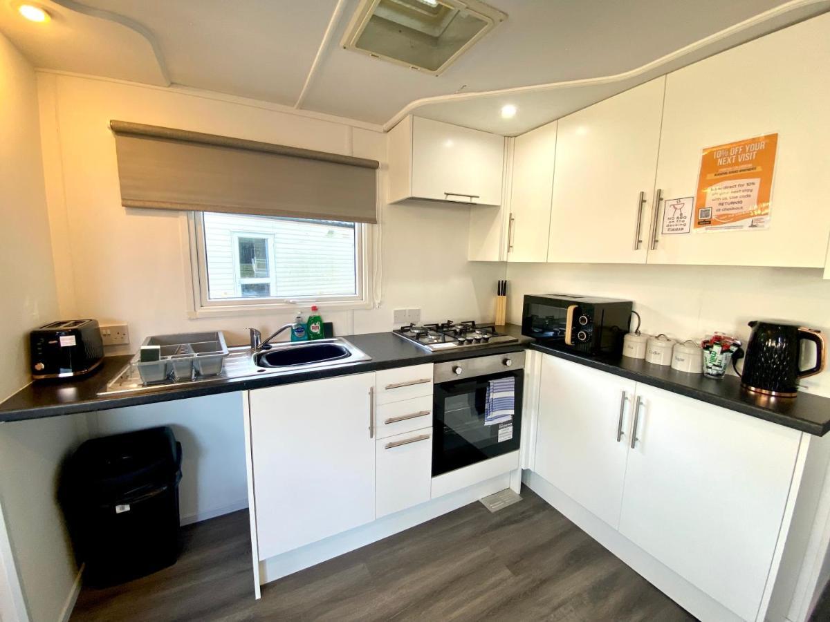 Elletson Park Wood Fired Hot Tubs, Caravans & Pods Pilling Exterior foto